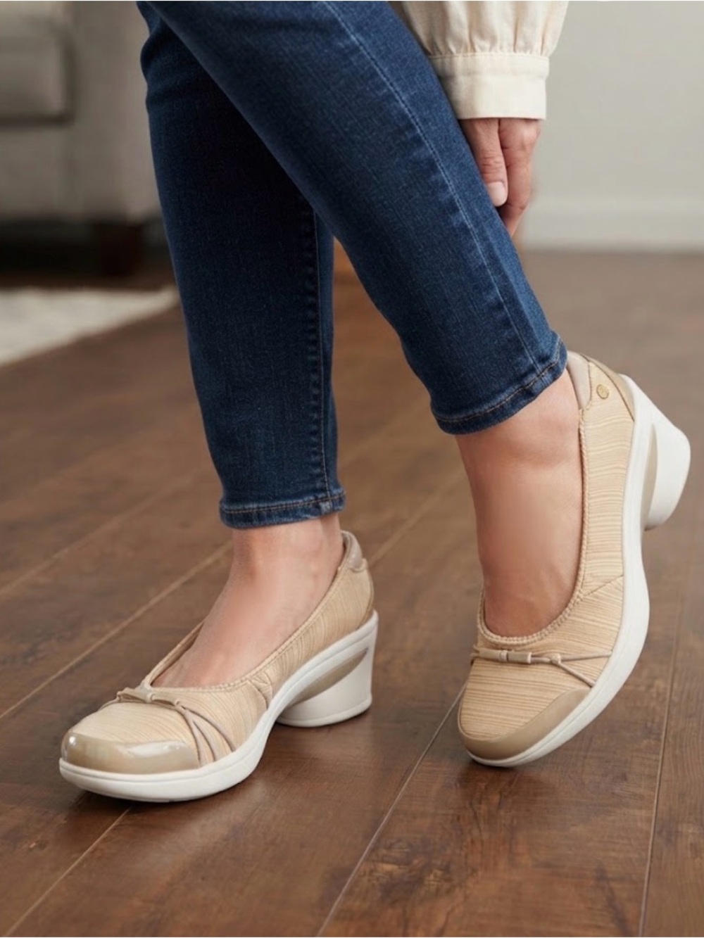 Tan Wedge Slip On Comfort Walking Shoes Size 7.5